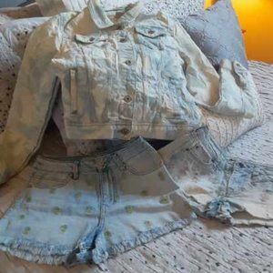 Rewash & Dollhouse 2 pair embroidered jean shorts